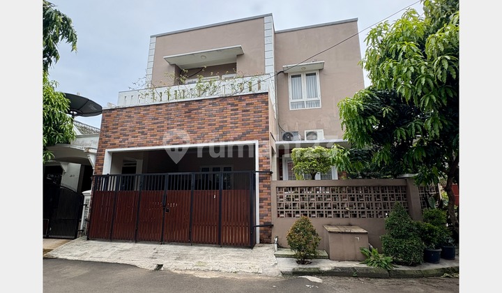 For Sale 2-Storey House with Neat & Well-Maintained Hook, Ready to Occupy in Nusaloka Bsd