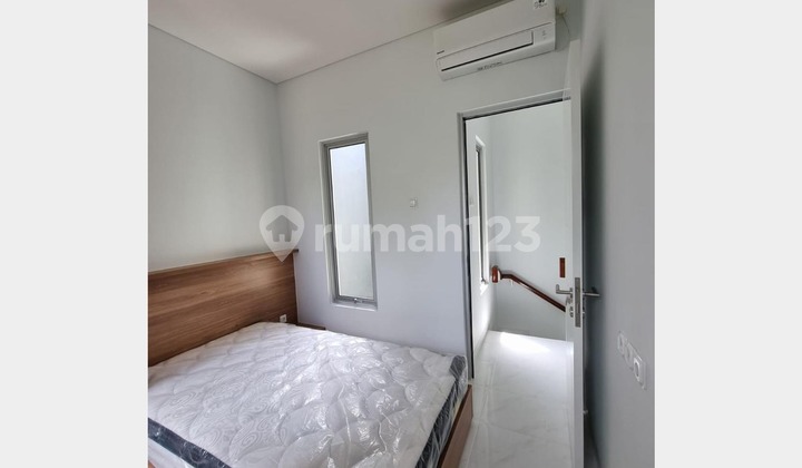 Dijual Rumah Rapih & Terawat Full Furnished Cluster Malibu Zuma 1