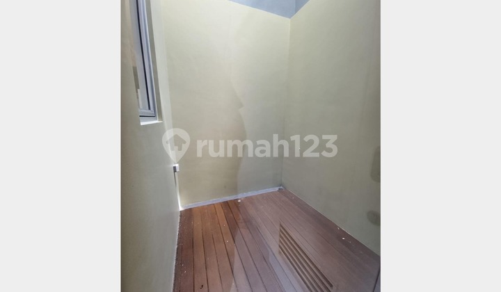 Dijual Rumah Rapih & Terawat Full Furnished Cluster Malibu Zuma 2