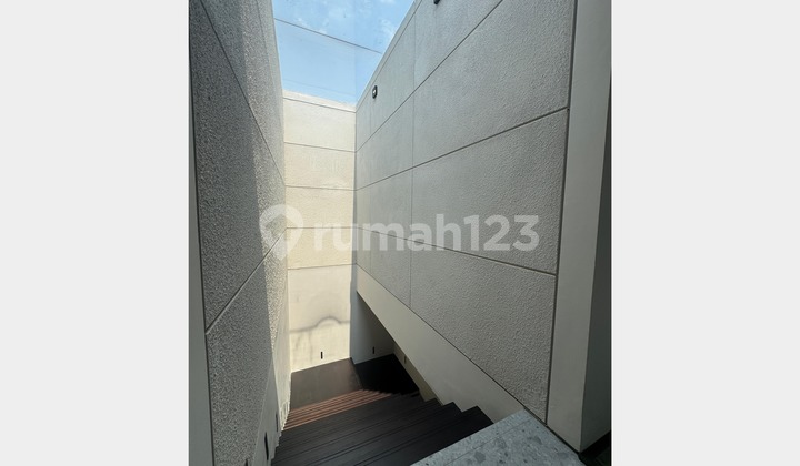 Dijual Rumah 3 Lt 8x20 Semi Furnished Di Taman Feronia 2