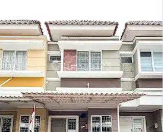 Rumah 2 Lantai Bersih Rapi Semi Furnished Amarilo Gading Serpong 1