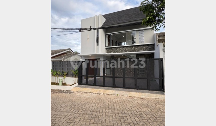 Dijual Rumah 2 Lt 10x14 Semi Furnished Cluster Kencana Loka Bsd