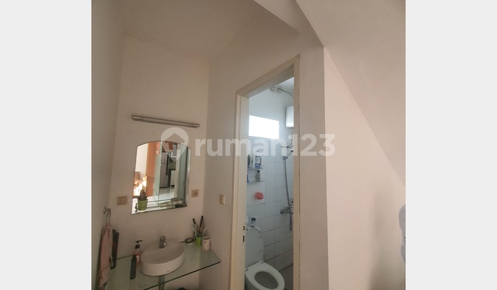 Dijual Rumah 2 LT Hook Semi Furnished Siap Huni Cluster Flourite 2