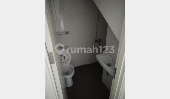 For Sale 2-Story House 6X11 Hook Ready to Live in Thomson Serpong Cluster 2