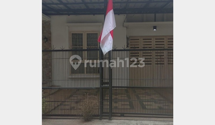 For Sale: Neat and Well-Maintained Strategic House in the Menteng Area, South Jakarta