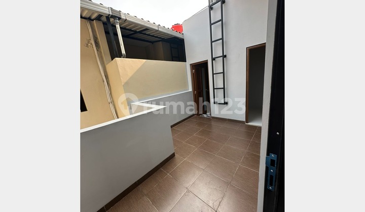 For Sale 3-Story House 8x10 Ready to Occupy Atlanta Village Cluster Serpong 2