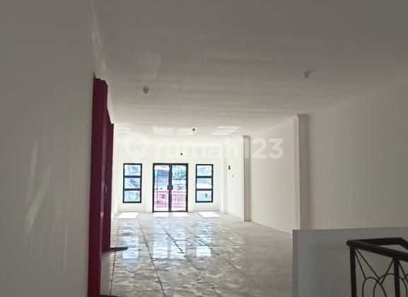 LARGE SHOPHOUSE IN THE CITY CENTER. SUITABLE FOR OFFICES.