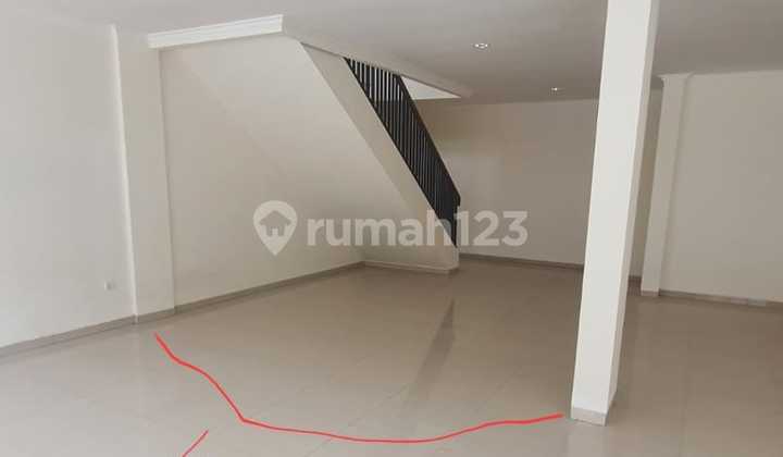Attached shophouse at Grandcity. 2