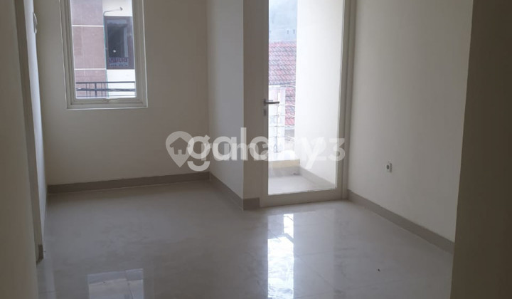 Rumah baru gress baru renovasi daerah pakuwon City 2