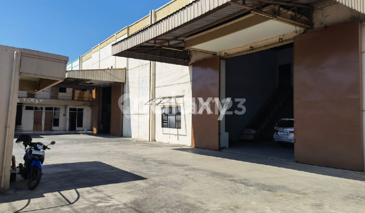 WAREHOUSE Ex FACTORY in the Beautiful Margomulyo Area, Surabaya
