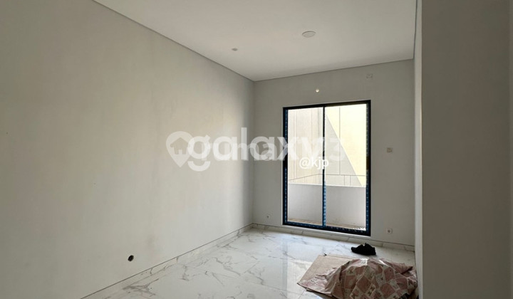 Rumah murah baru gress daerah graha family di Surabaya Barat 2