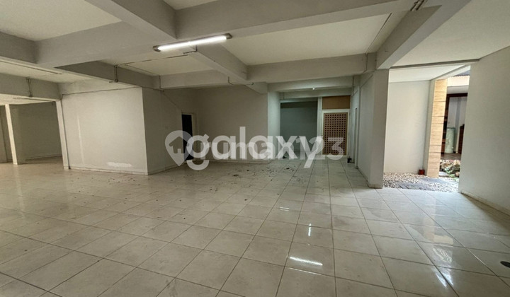 Nice and strategic house on Citraland Avenue, West Surabaya. 2