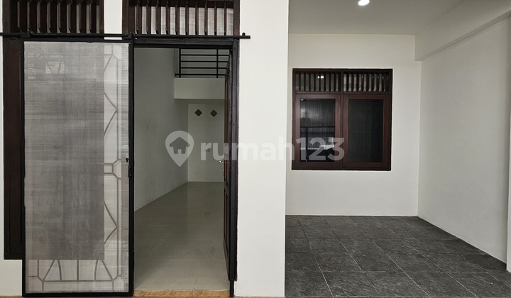 Rumah Rapi Bebas Banjir Siap Huni Jelambar Jakarta Barat Rumah Rapi Bebas Banjir Siap Huni Jelambar Jakarta Barat