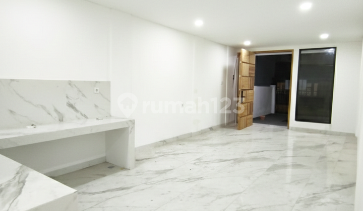 Rumah Baru 3 Lantai Taman Palem Lestari Jakarta Barat 2