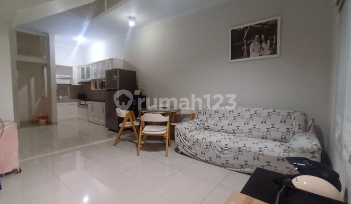 Neat and Well-Maintained House Ready to Occupy in Tanjung Duren, West Jakarta Neat and Well-Maintained House Ready to Occupy in Tanjung Duren, West Jakarta