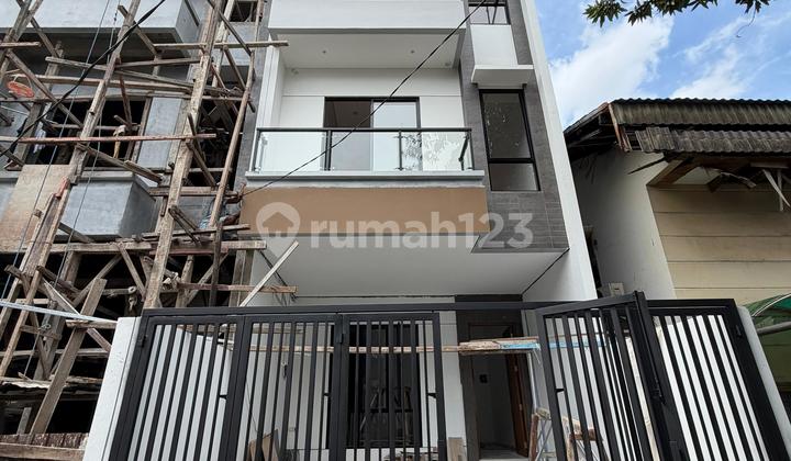 Rumah Baru Minimalis Modern Siap Huni Taman Ratu Jakarta Barat