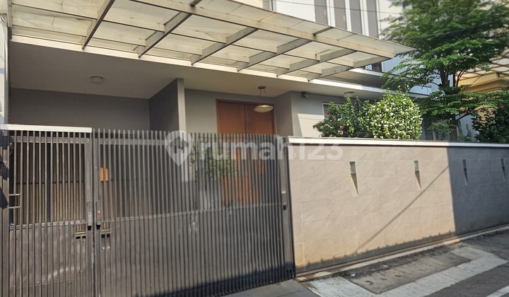 Sell Fast Modern Minimalist House in Cempaka Putih Tengah, Central Jakarta