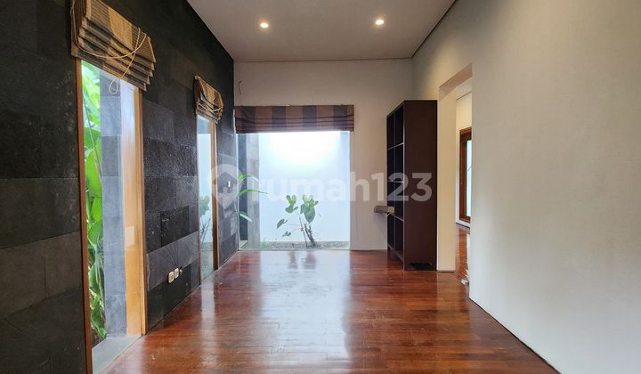 Tropical Design House in a Cluster in Bintaro 2