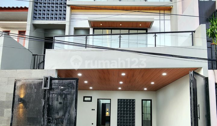 Rumah Baru Bergaya Kontemporer Dengan Private Pool Siap Huni Cilandak Jakarta Selatan