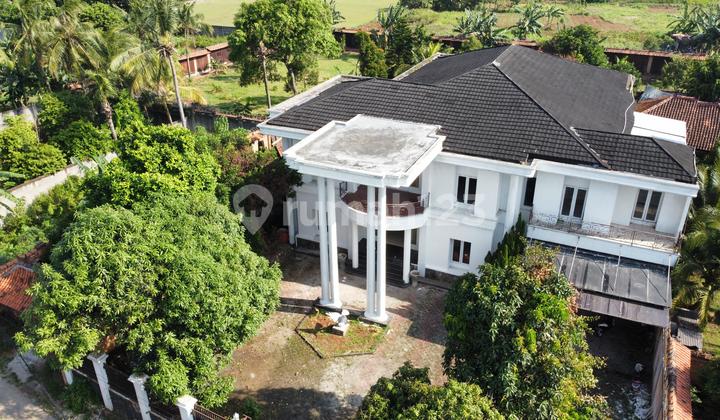 Rumah Konsep Classic, Baru Selesai Renovasi, Siap Huni, di Tapos-Depok. Rumah Konsep Classic, Baru Selesai Renovasi, Siap Huni, di Tapos-Depok.