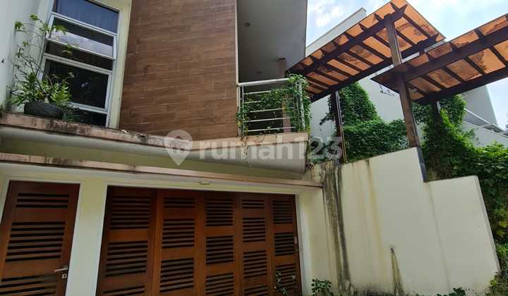 For sale Modern House in Lebak Bulus Town House close to MRT