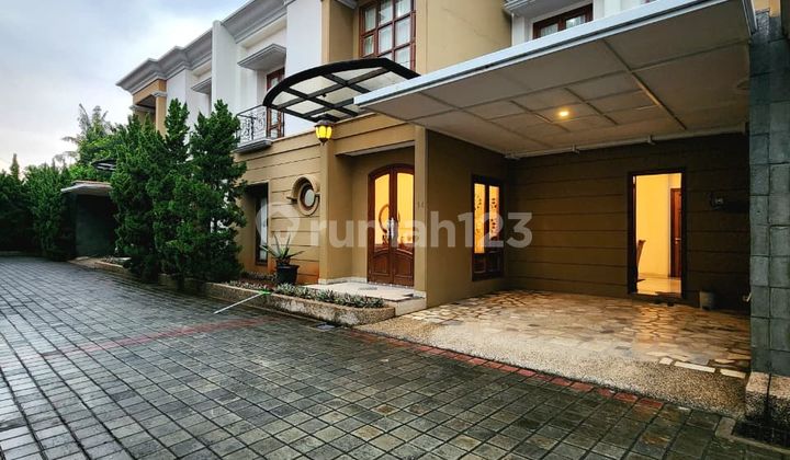 Modern Minimalist New House with One Gate System in Lentreng Agung, Jagakarsa Modern Minimalist New House with One Gate System in Lentreng Agung, Jagakarsa