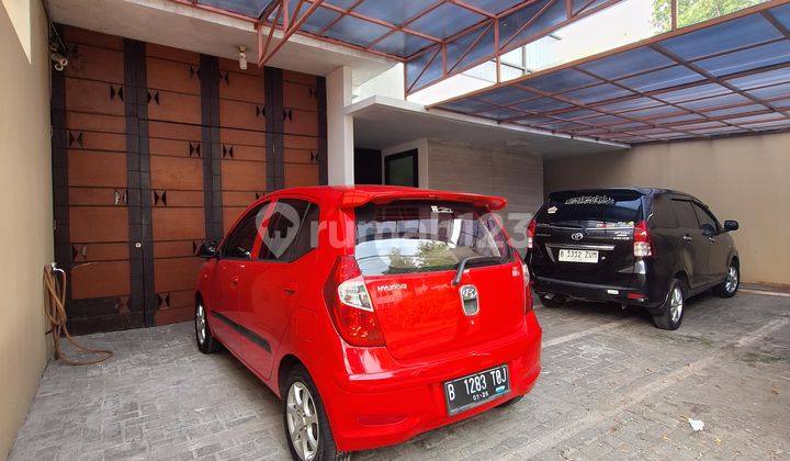 Rumah Modern Minimalis 2 Lantai With Private Pool di Lebak Bulus Dekat ke MRT 1