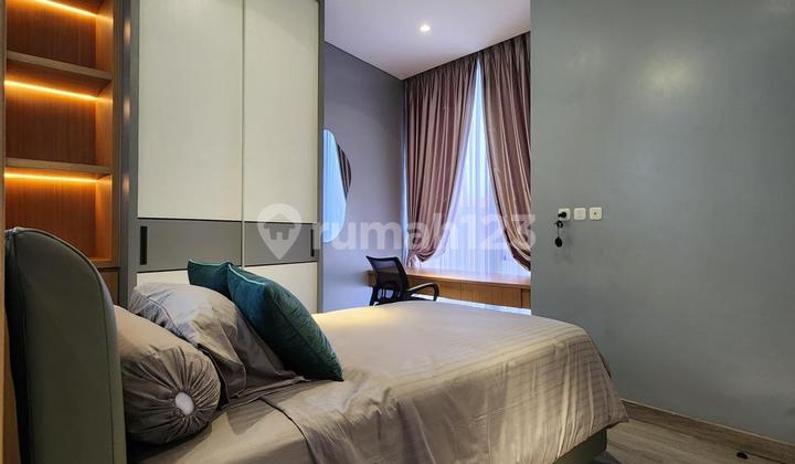 Satu-Satunya Townhouse di Jakarta Selatan dengan Konstruksi Tahan Gempa! Modern Tropical, All Furnished Baru, Rooftop & Swimming Pool, Lokasi Super Strategis ke Tol Veteran, Gandaria City & Pim 2