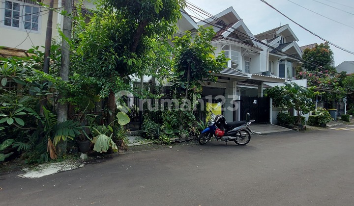 For Sale Livable House in Bintaro Jaya Sector 3 Complex Area