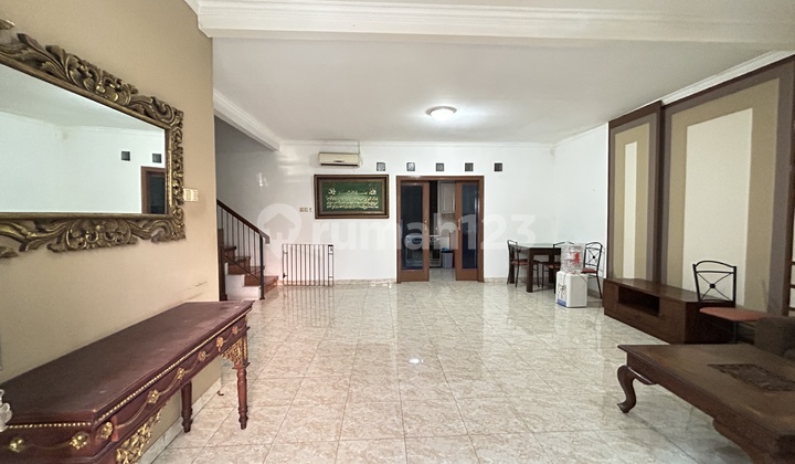 For Rent: 3+1 Bedroom House Fully Furnished, Clean, Tidy, Ready to Occupy, Strategic Location in Raffles Hills Cibubur, West-Facing. Nice House at Trans Studio Mall Cibubur, Jl. Alternatif Cibubur No.230A, Harjamukti, Cimanggis, Depok City, West Java, Indonesia. For Rent: 3+1 Bedroom House Fully Furnished, Clean, Tidy, Ready to Occupy, Strategic Location in Raffles Hills Cibubur, West-Facing. Nice House at Trans Studio Mall Cibubur, Jl. Alternatif Cibubur No.230A, Harjamukti, Cimanggis, Depok City, West Java, Indonesia.