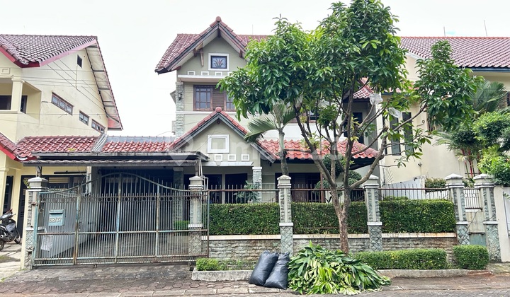 Dijual Rumah Lt.356/160 , Siap Huni di Raffles Hills Cibubur. Hadap Timur , Lokasi Strategis, Negotiable! Bebas Banjir, Lingkungan Nyaman dan Asri. Rumah Butuh Minim Renovasi SHM di Trans Studio Mall Cibubur, Jl. Alternatif Cibubur No.230a, Harjamukti, Ci Dijual Rumah Lt.356/160 , Siap Huni di Raffles Hills Cibubur. Hadap Timur , Lokasi Strategis, Negotiable! Bebas Banjir, Lingkungan Nyaman dan Asri. Rumah Butuh Minim Renovasi SHM di Trans Studio Mall Cibubur, Jl. Alternatif Cibubur No.230a, Harjamukti, Ci