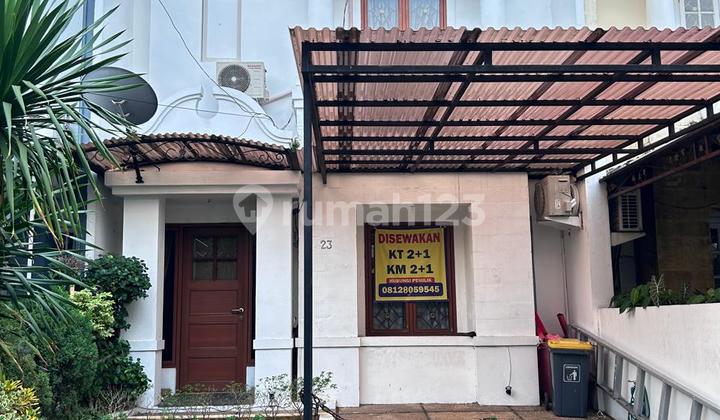 Disewakan Rumah Mungil Fully Furnished 2 Lantai, 2+1 Kamar Tidur, Siap Huni, Murah, Sudah Renovasi, Lokasi Di Raffles Hills Cibubur. Rumah SHM di Cibubur