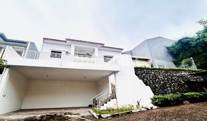 Disewakan Rumah Mewah, Hunian Nyaman dan Asri, Posisi Hook, 5Kt, Furnished, Siap Huni, Bebas Banjir, Lokasi Strategis, Rumah Nyaman dan Asri, di Cibubur, Jakarta Timur.siap Huni, Rumah, 3 Lantai, SHM, Dekat Pusat Perbelanjaan, Ada di Lingkungan Islami, 2