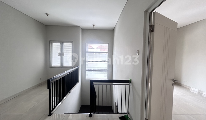 Dijual Cepat Rumah Lt.120/Lb.140 di Raffles Hills Cibubur, Cluster Baru 3+1Kt, Siap Huni , Bebas Banjir, Lokasi Strategis, Dekat LRT, Dekat Pintu Tol, Dekat Sekolah, Dekat Pusat Perbelanjaan, SHM, Siap Huni, Semi Furnished. Nego Sampai Jadi!!! Rumah Bagus 2