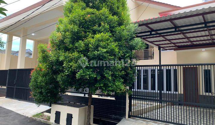 Disewakan 2 Rumah 4kt, Semi Furnished, Bagus, Siap Huni, Terenovasi, Bebas Banjir, Lokasi Strategis, Taman Laguna Cibubur SHM 2