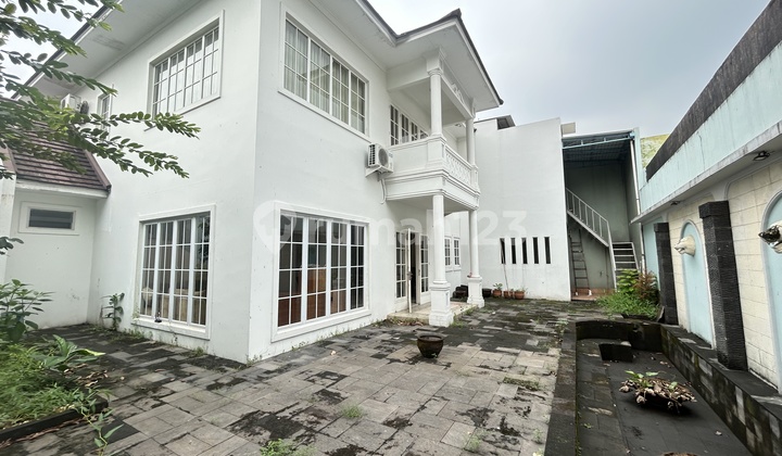 For Rent Luxury House In Cibubur Tourist City, Unfurnished, Ready to Occupy, Near Toll Access, Near Shopping Centers, Near Schools, Very Strategic Location. 2