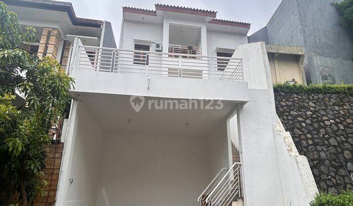 Disewakan Rumah Mewah Asri Hook, 5kt, Semi Furnished, Cibubur, Jakarta Timur 1