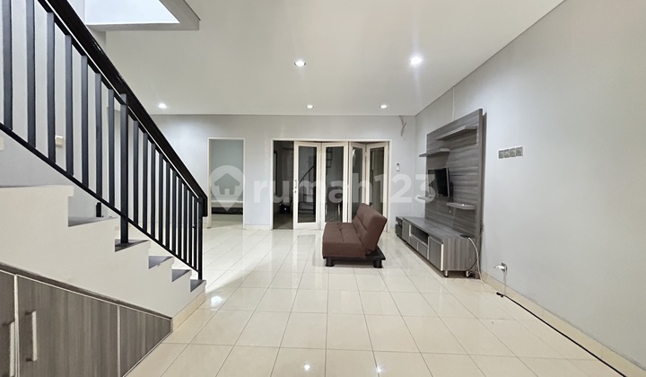 Dijual Rumah Cluster Baru 3+1kt, Siap Huni, Sudah Di Renovasi, Baru, Bersih & Rapi. Bebas Banjir, Lingkungan Nyaman & Asri, Lokasi Strategis Di Raffles Hills Cibubur. Dekat Pintu Tol, Dan Pusat Perbelanjaan, Negotiable! Rumah Bagus SHM di Trans Studio Mal 2