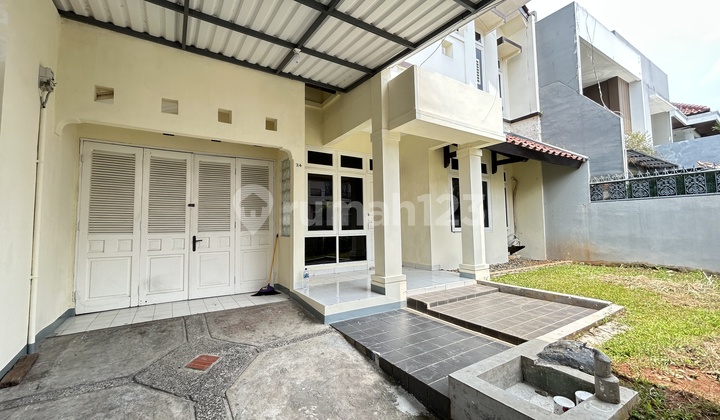 For Rent: Spacious 200sqm Luxury House, 4+1 Bedrooms, Unfurnished, Move-In Ready, Flood-Free, Strategic Location in Raffles Hills Cibubur, AC + Kitchen Set, Renovated Building, Large Backyard, Good Quality House.