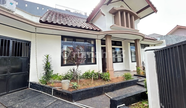 For Rent: 1-Story House, Land Area 200m², Raffles Hills, Newly Renovated, Ready to Occupy, Good, Clean and Tidy. Flood-Free, Strategic Location in Raffles Hills Cibubur. Comfortable & Scenic Environment. ✅ Good House near Trans Studio Mall Cibubur, Jl. Alternatif Cibubur No.230A For Rent: 1-Story House, Land Area 200m², Raffles Hills, Newly Renovated, Ready to Occupy, Good, Clean and Tidy. Flood-Free, Strategic Location in Raffles Hills Cibubur. Comfortable & Scenic Environment. ✅ Good House near Trans Studio Mall Cibubur, Jl. Alternatif Cibubur No.230A