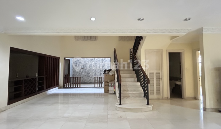 Disewakan Rumah Mewah 5kt, Lt.385, Unfurnished, Ada Room Karoke, 5kt, Lokasi Strategis, Di Kota Wisata Cibubur. Dekat Pintu Tol Dan Mall Living World. Rumah Bagus 2