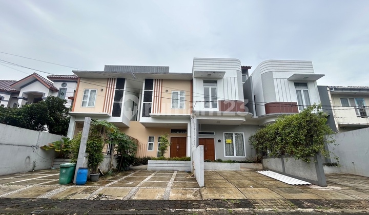 Siap Huni, Rumah, 2 Lantai, SHM, Bebas Banjir, 2