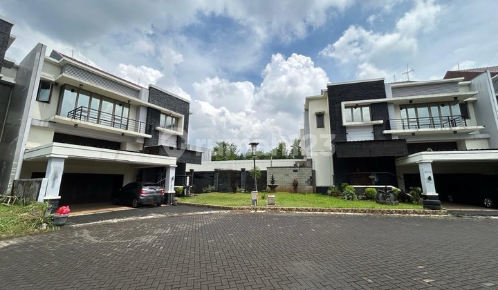 Dijual Rumah Di Raffles Hills Cibubur Lt.569/350, Swimming Pool, 4+2kamar Tidur, Lokasi Strategis, Bebas Banjir, Lingkungan Asri, Semi Furnished, Dekat Tol Dan Pusat Perbelanjaan.