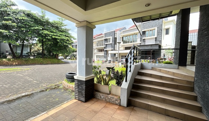 Dijual Rumah Di Raffles Hills Cibubur Lt.337 4+2kamar Tidur , Siap Huni, Bagus, Rapih, Semi Furnish, Space Halaman Belakang Luas, Lokasi Strategis, Bebas Banjir, Lingkungan Asri. 2