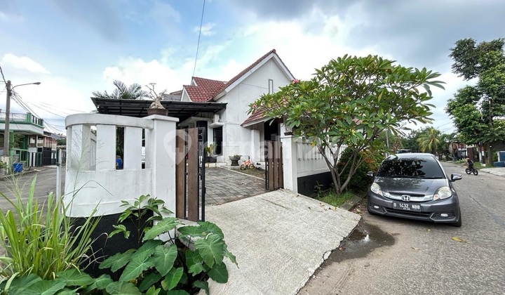 Dijual Rumah Hook Lt.200/100 di Lavender Bukit Golf, Lingkungan Tenang, Nyaman dan Asri. Siap Huni, Sudah Renovasi, Lingkungan Aman Security 24Jam. Rumah Bagus SHM di Cluster Lavender Bukit Golf Riverside, Perum Bukit Golf Riverside, Jl. Bukit Golf Rivers