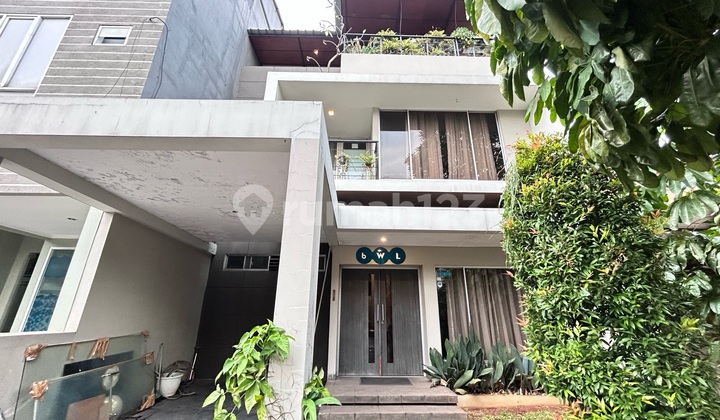 Dijual Rumah Mewah Murah, 3Lantai, Siap Huni di Raffles Hills Cibubur, Semi Furnished, Sudah Renovasi, Lokasi Strategis, 2