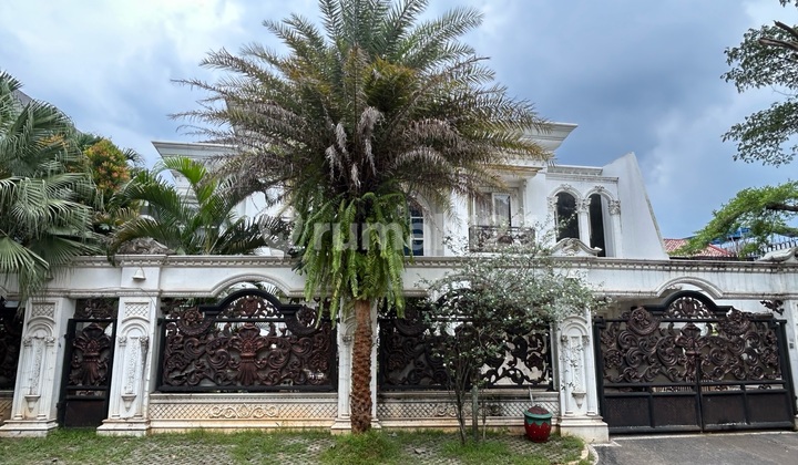 Dijual Rumah Mewah Lt.529/Lb.600 di Jalan Utama Boulevard Raffles Hills Cibubur, Ada Kolam Renang (Swimming Pool) Siap Huni, Sudah Renovasi, Semi Furnished, Lokasi Strategis, Dekat Pintu Tol dan Pusat Perbelanjaan, Dekat Sekolah, Nego Sampai Jadi :Fire:, 