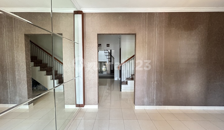 Dijual Rumah 2+1Kt, Siap Huni, Sudah Renovasi, Semi Furnished, di Raffles Hills Cibubur, Lokasi Strategis, Dekat Tol, Dekat Pusat Perbelanjaan, Dekat Sekolah, Nego Sampai Jadi , SHM On Hand ! . Rumah, 2 Lantai, SHM, 2