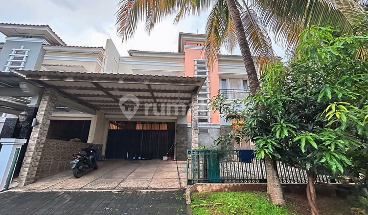 Dijual Rumah Mewah Fully Furnished 4kt, Shm, Di Raffles Hills Cibubur, Cluster Tengah, Exclusive, Sudah Renovasi, Bagus, Bersih, Rapi & Siap Huni. Bebas Banjir, Lokasi Strategis. 