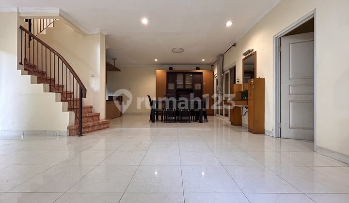 Dijual Cepat Rumah Secondary Siap Huni Hanya 5 Menit Ke Lrt, Semi Furnished, Bebas Banjir Dan Strategis Di Raffles Hilss Cibubur SHM 2